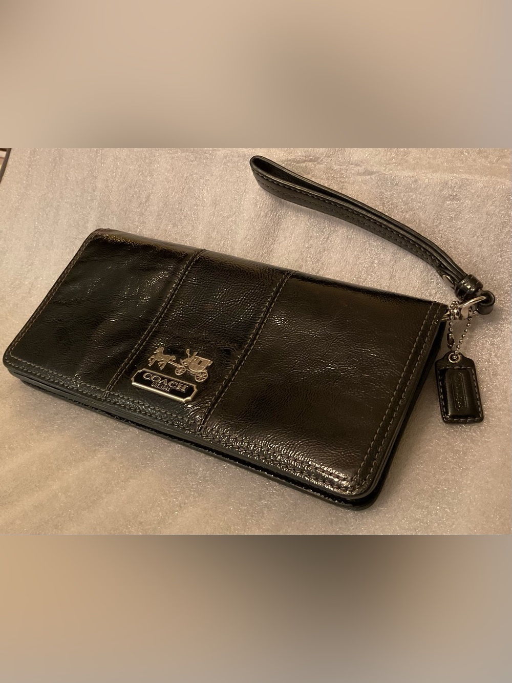 Coach Black Patent Leather Wristlet Clutch Wallet Pink Interior Horse Carriage